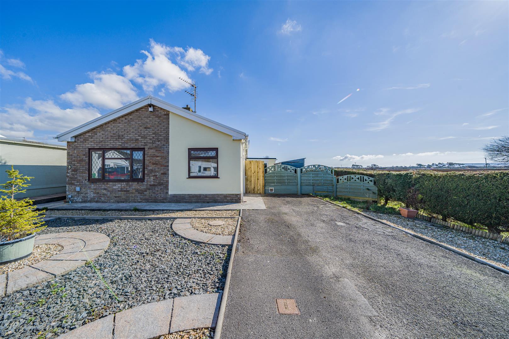 Maenor Helyg, Pembrey, Burry Port, SA16 0TU